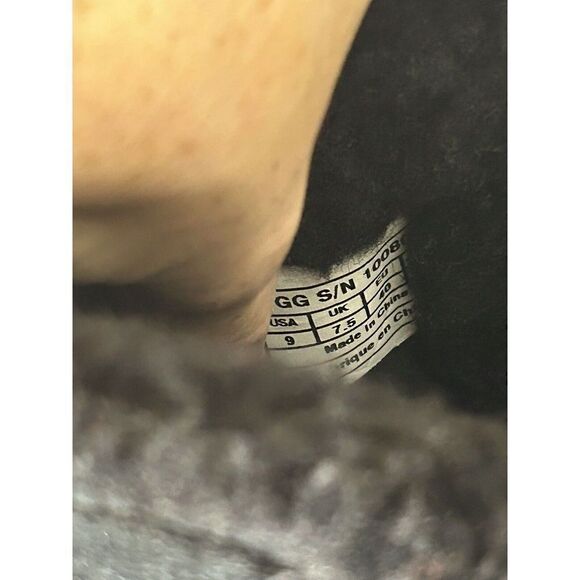 UGG Boots Sundance Waterproof Black SUEDE Leather Fur SHEEPSKIN BOOTS SZ 9 - Picture 9 of 9